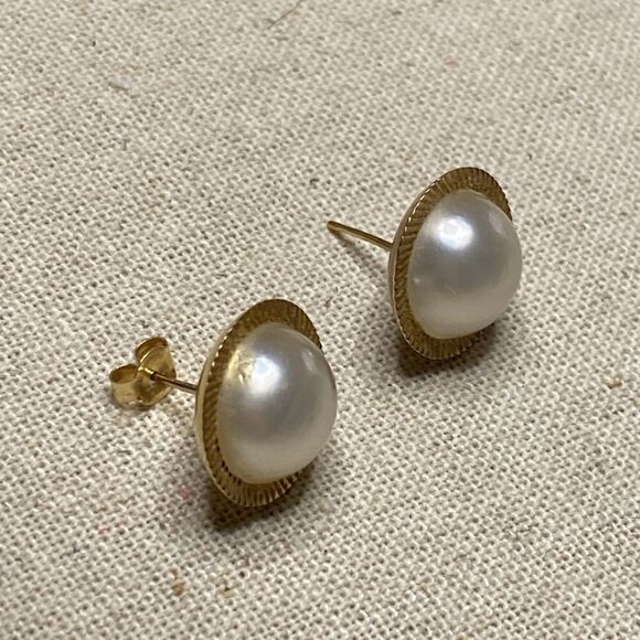 💛 Vintage 14k Gold Diamond Cut Pearl Earrings - Picture 3 of 7